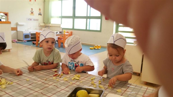ארוחות ילדות כחוויות מעצבות התפתחות – התפתחות אכילה הולמת ובוגרת / שלומית סמיש-טלאור